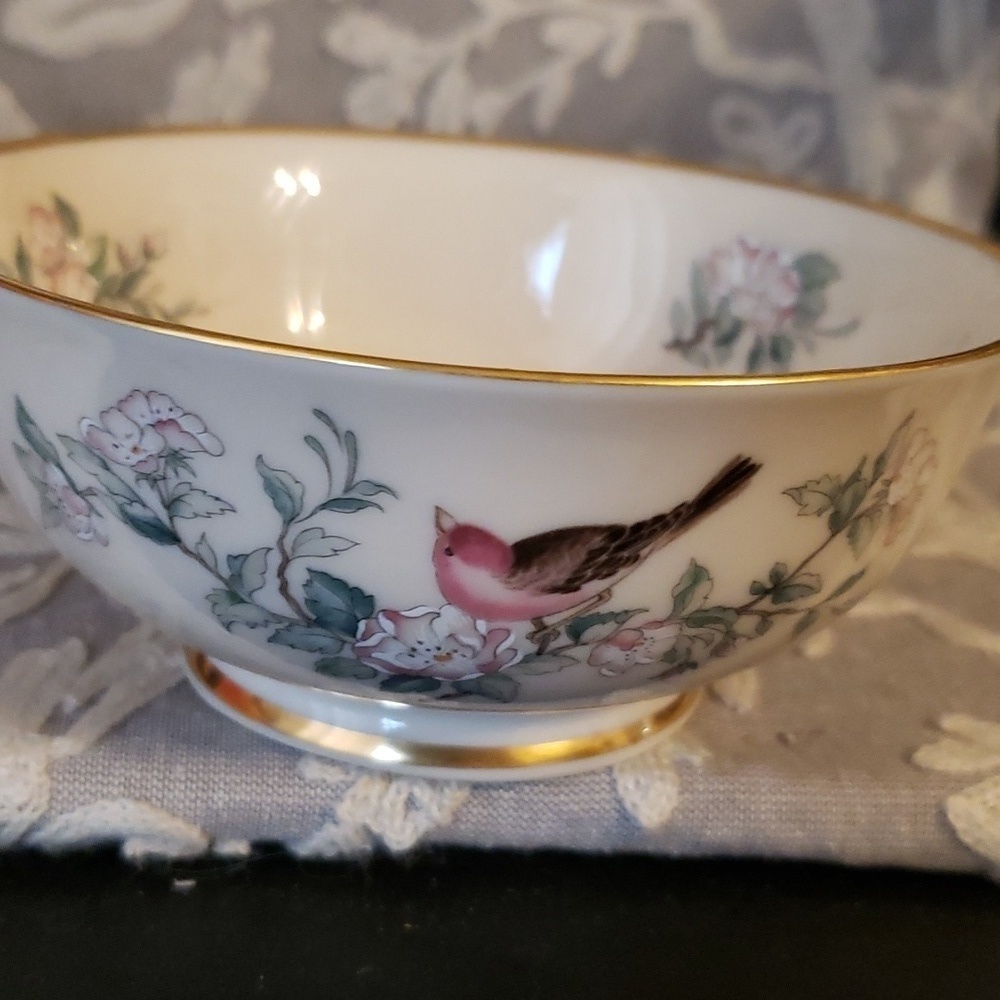 LENOX Serenade 8 3/4 Inch Footed Bowl with 24k Gold Trim Retired Made In USA